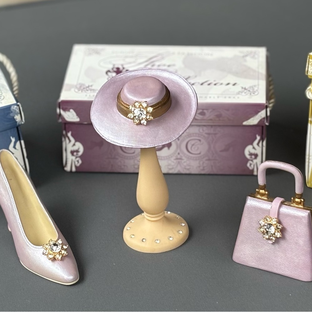 Classic Couture Pandora “Daphne” Fashion accessory figurines 1999